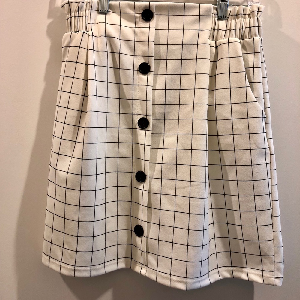 White + black skirt for the office or a holiday!